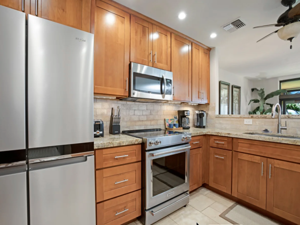 Luxurious 6-Bedroom Retreat in Kaanapali